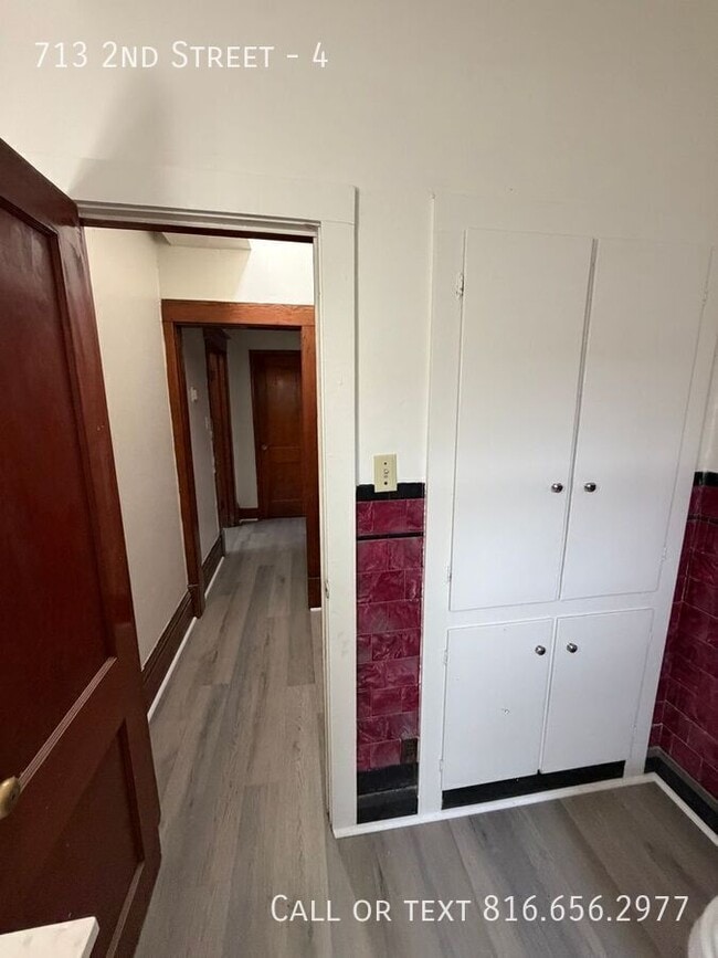 Building Photo - 713 2nd St