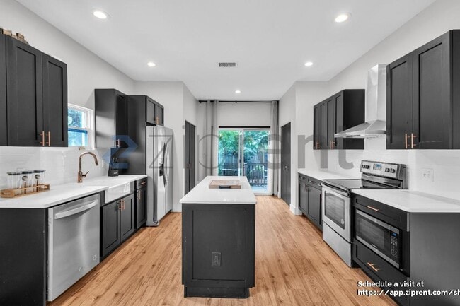 Building Photo - 3002 N Highland Ave