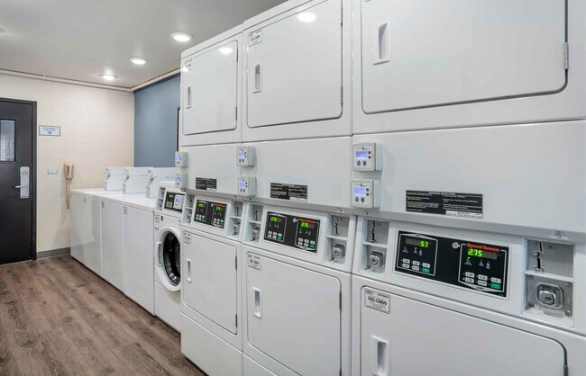 Building Photo - Furnished Studio-Tallahassee - East