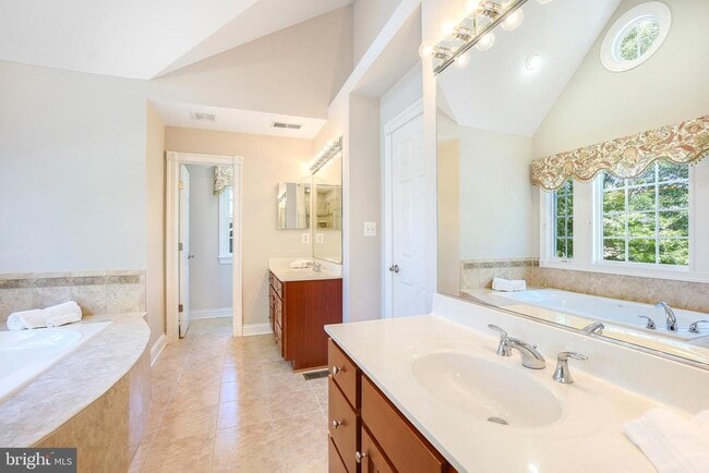 Building Photo - 3530 Schuerman House Dr
