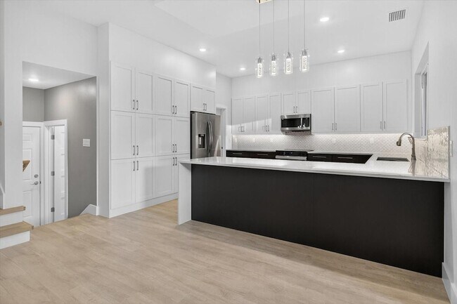 Building Photo - 207 Athens St