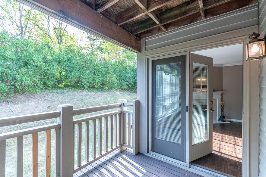 Building Photo - 539 Cloverfield Ln