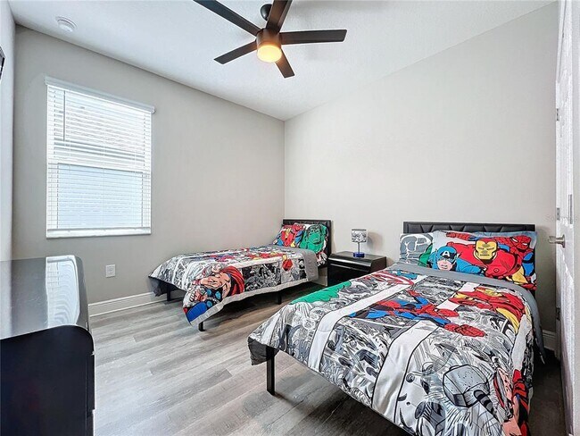 Building Photo - 5559 Trevesta Pl