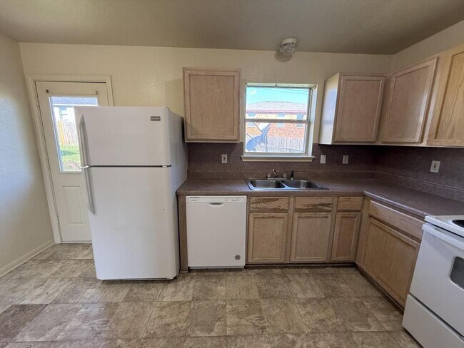 Building Photo - 2811 Cantabrian Dr