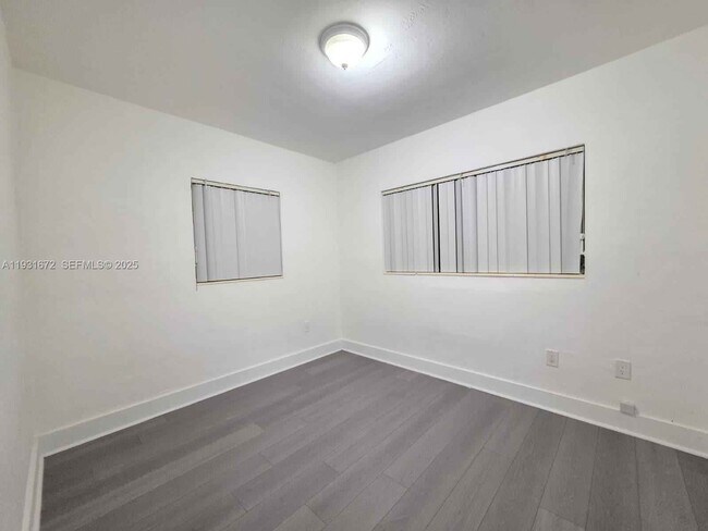 Building Photo - 1267 NE 117th St