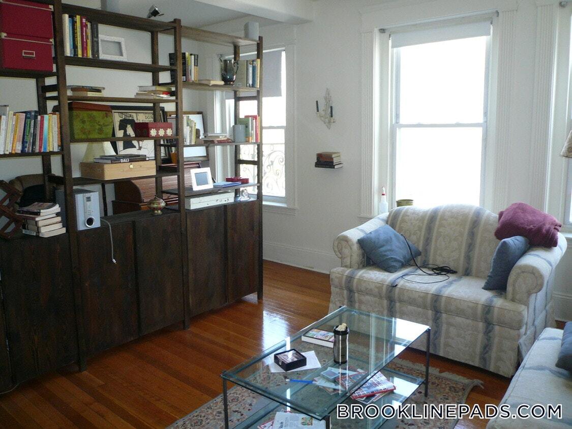Building Photo - 1595 Beacon St