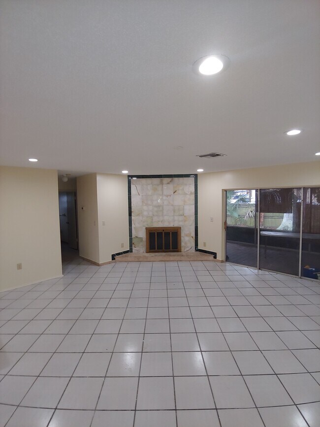 Building Photo - 4027 Audubon Dr