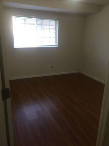 Building Photo - 3400 Meadowbrook Cir