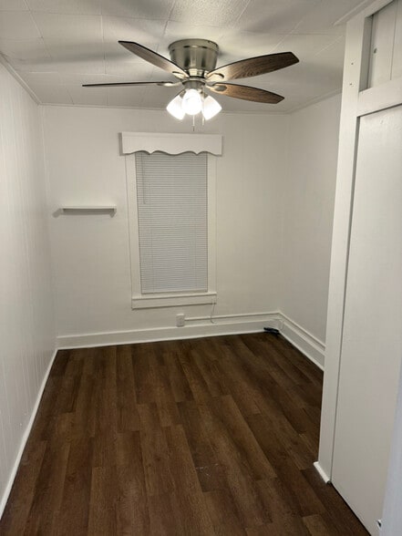 Building Photo - 526-14-1/2 S 14 1/2 St