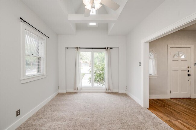 Building Photo - 1623 Palma Plaza