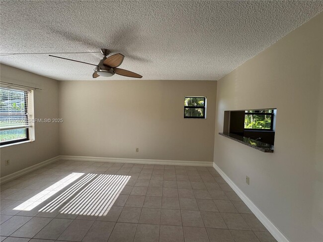 Building Photo - 6031 Shaker Wood Cir