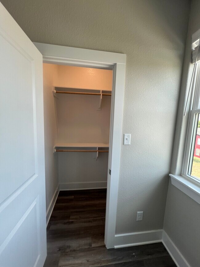 Building Photo - 308 Grove St