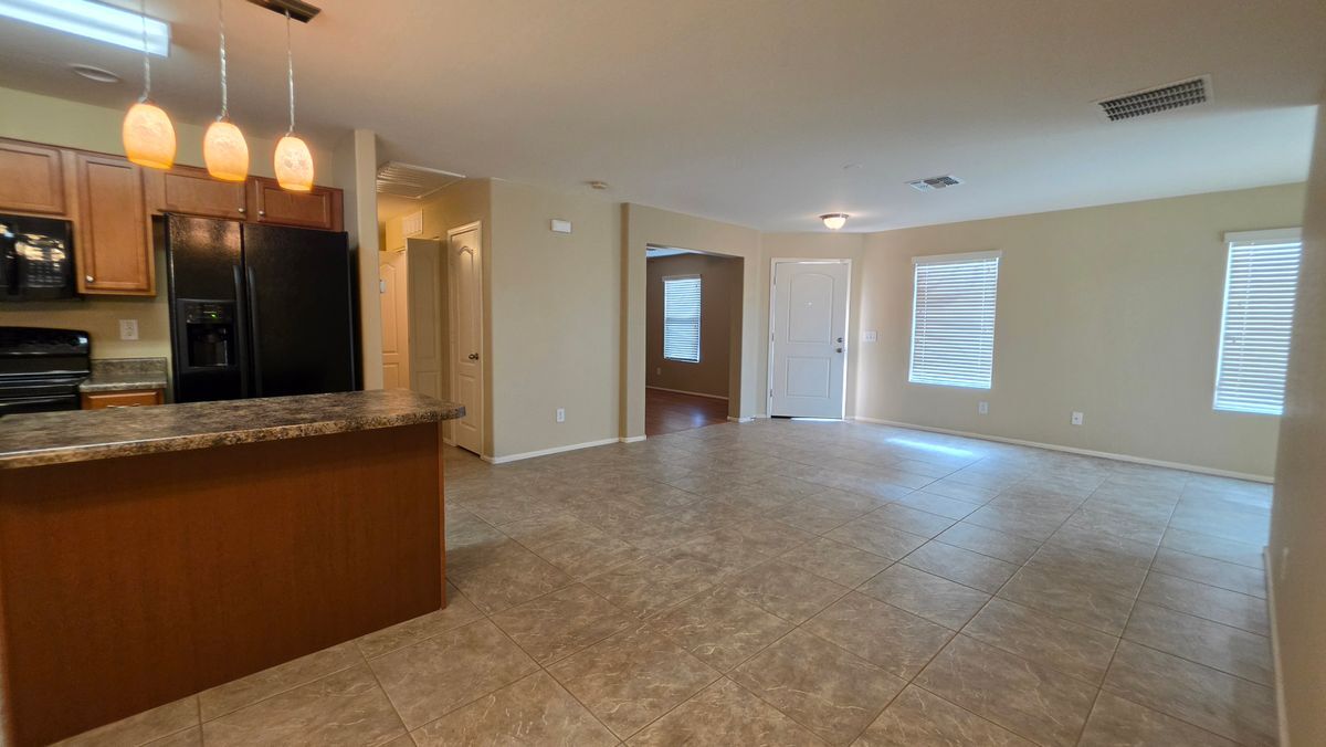 Building Photo - 40458 W Hayden Dr