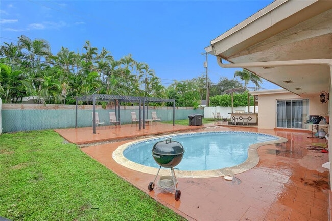 Building Photo - 6210 NE 21st Rd