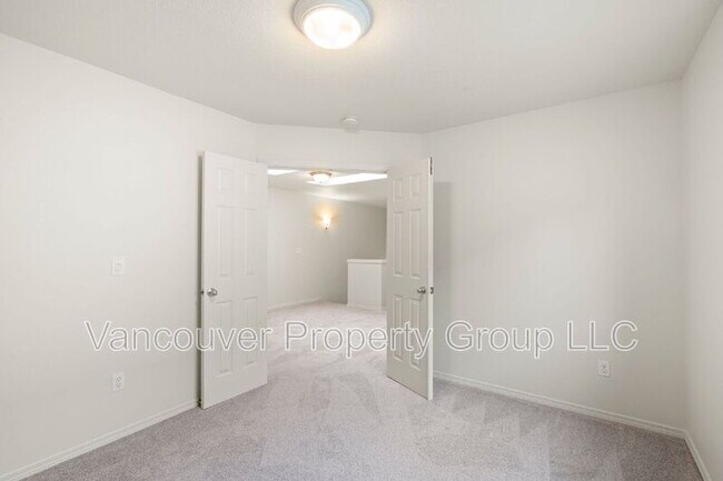 Building Photo - 2713 NE 87th Ave