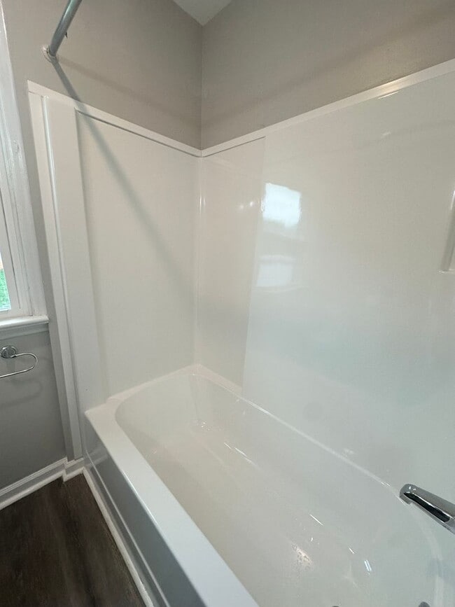 Building Photo - 7394 Bellehaven Dr