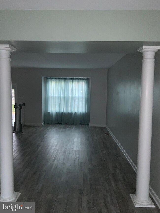 Building Photo - 500 Falkirk Ct