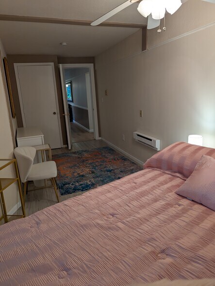 Room#2 - 12067 Gearhart Rd