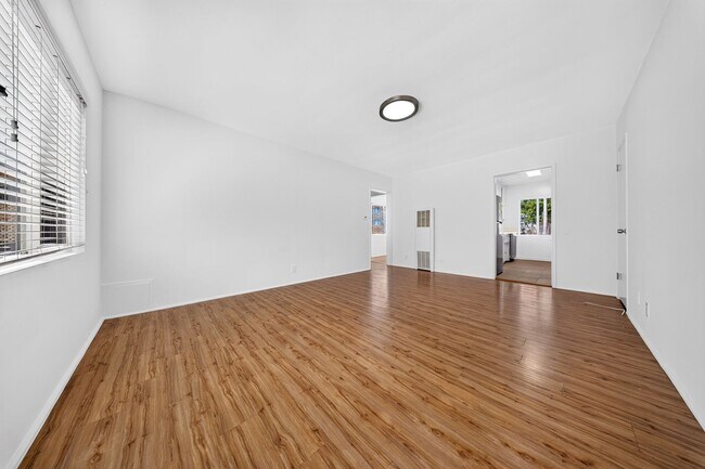 Interior Photo - 6538 Fountain Ave