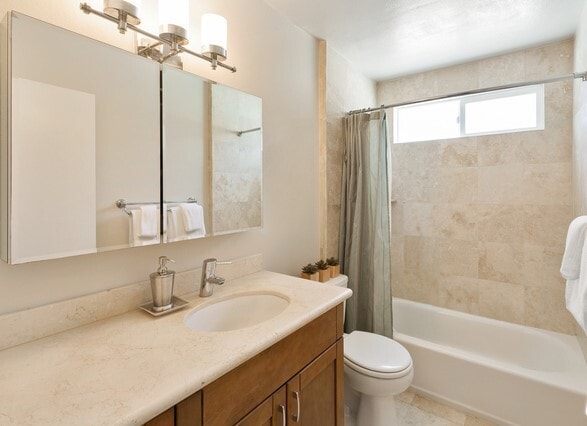 Hallway bathroom - 3640 Cardiff Ave