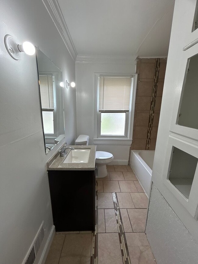 Building Photo - LARGE WESTSIDE FULLY REHABBED HOME -  3 be...