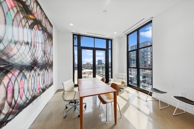 Building Photo - 900 W Washington Blvd