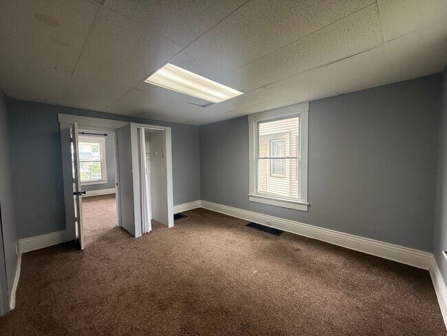 Building Photo - 812 Green Ave SW