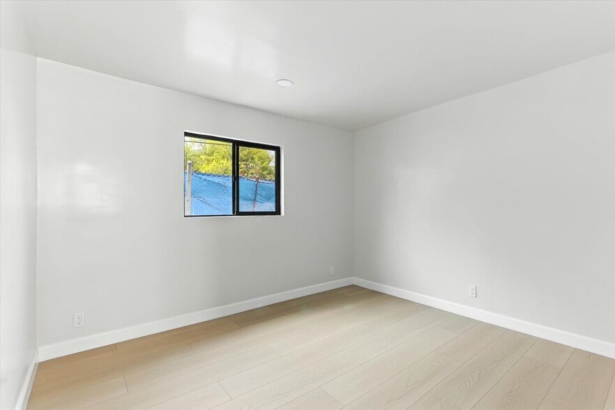 Building Photo - 1170 N Wilton Pl
