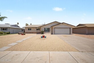 Building Photo - 408 E La Jolla Dr