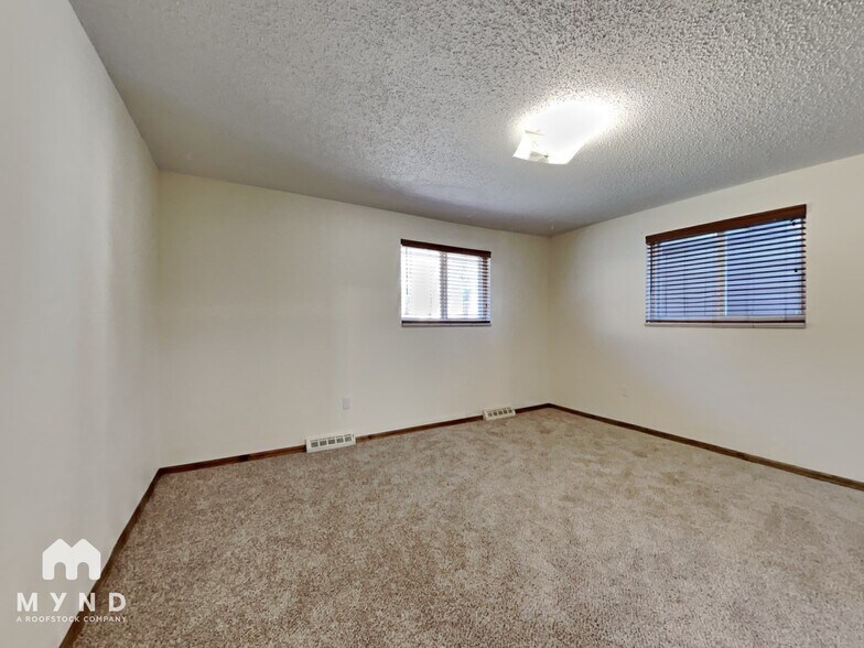 Building Photo - 775 S Braun St