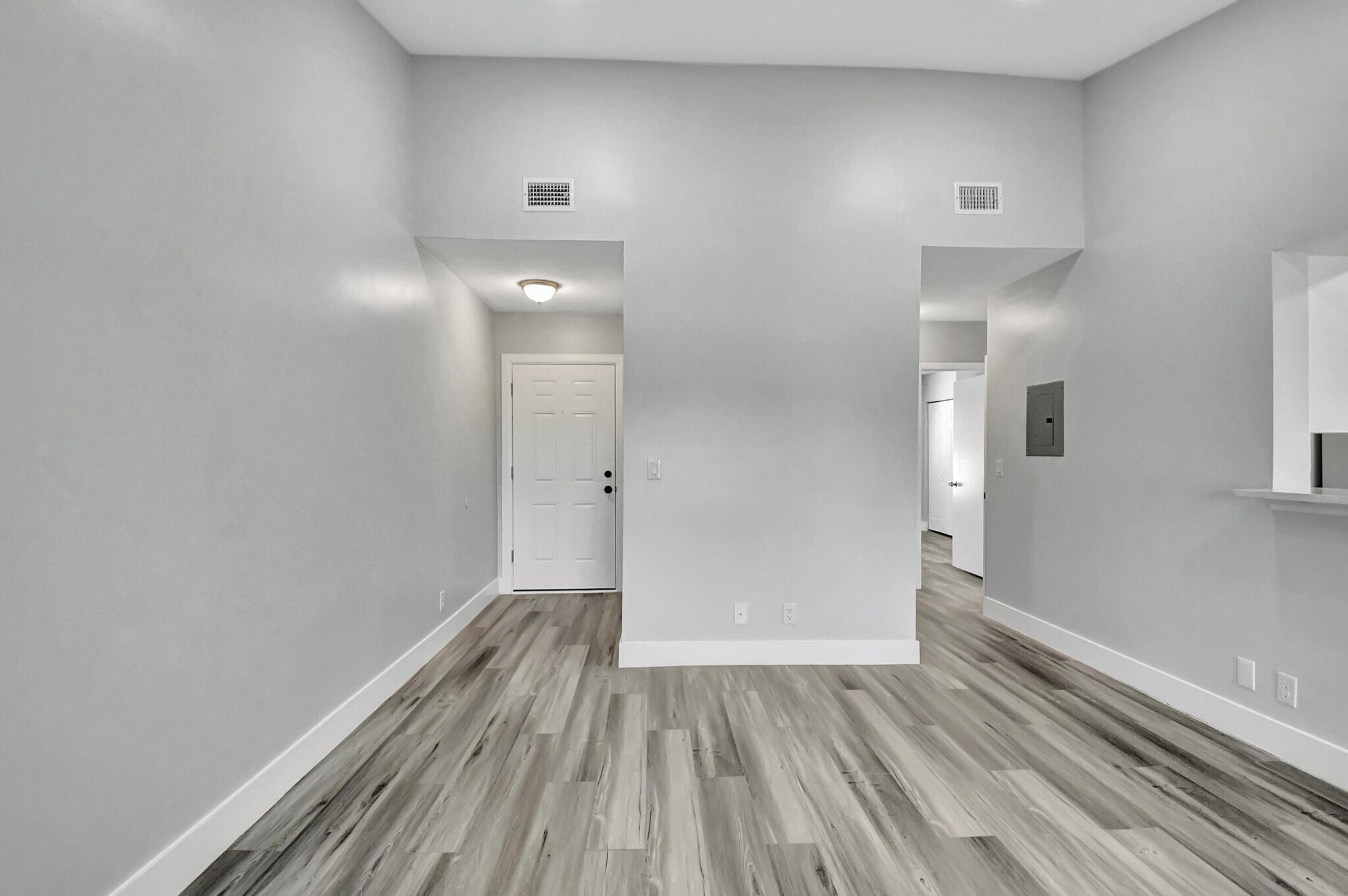 Building Photo - 815 W Boynton Beach Blvd