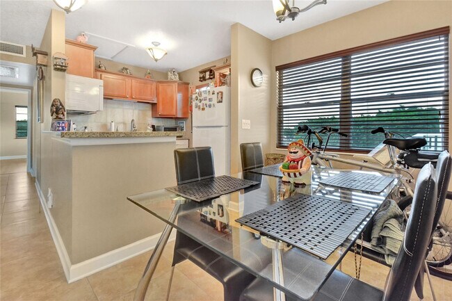 Building Photo - 33 Fanshaw A