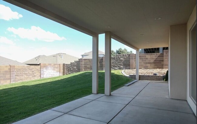Building Photo - 3818 W 48th Ave