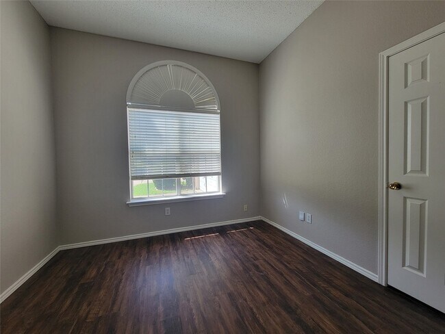 Building Photo - 1020 Parkwood Trail