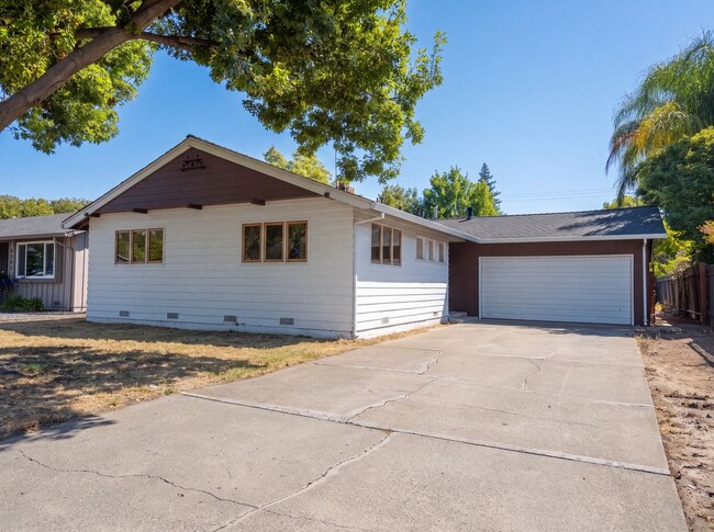 Building Photo - 3 Bed 2 Bath Sacramento CA $1,850