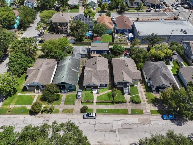 Building Photo - 3811 Ursuline St