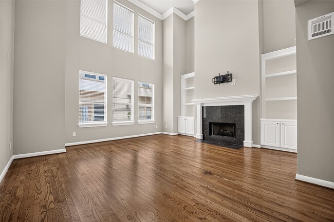 Building Photo - 1513 Roy St