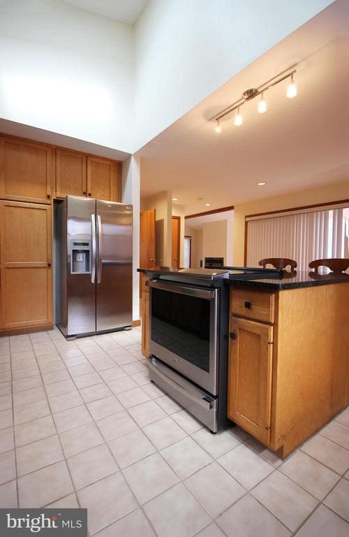 Building Photo - 6872 Melrose Dr