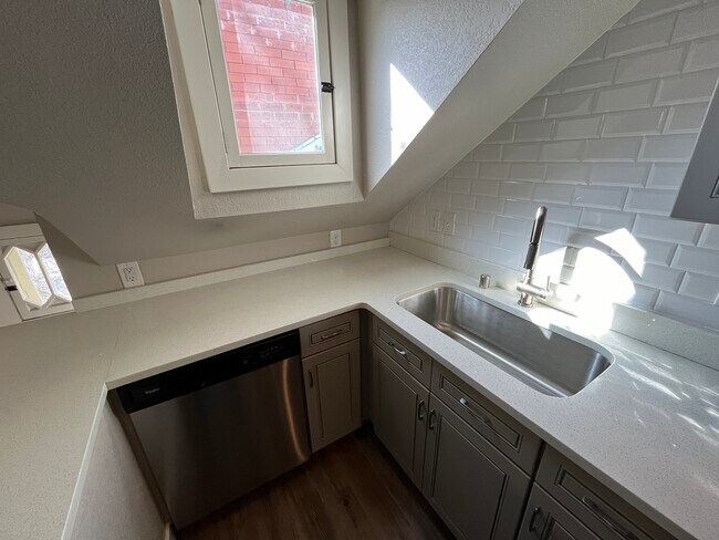 Building Photo - 1344 Gaylord St