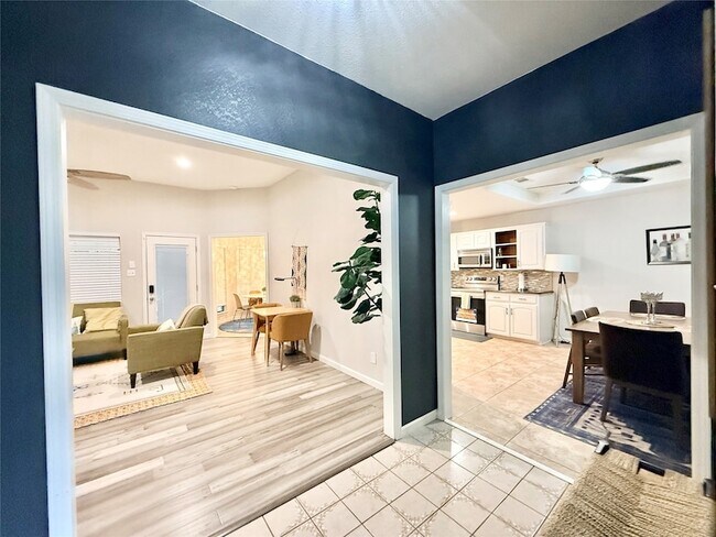 Building Photo - 16235 Red Wood Cir N