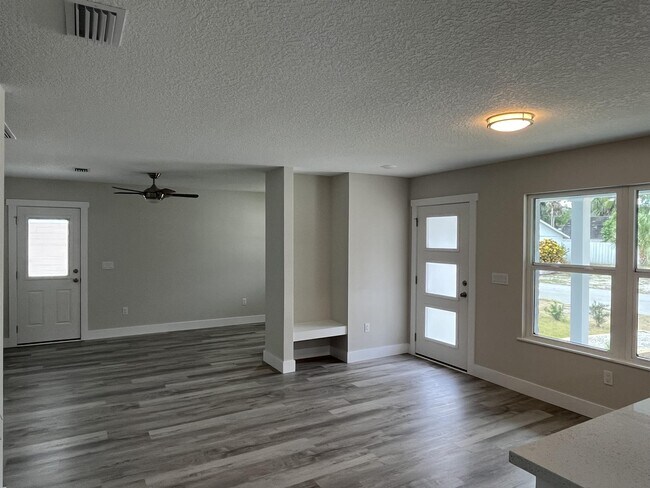 Building Photo - 119 Dixwood Ave