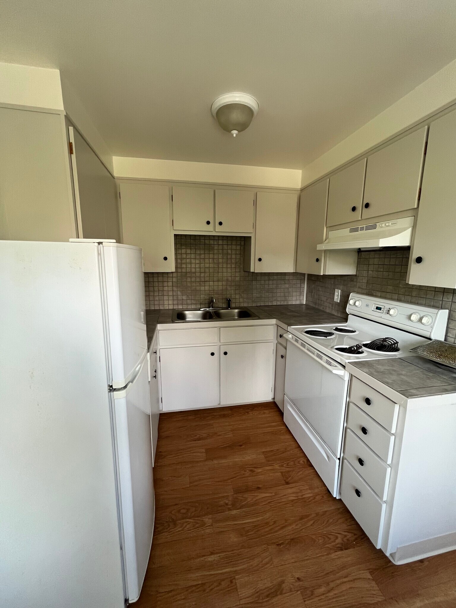 Kitchen - 926 N Marion St