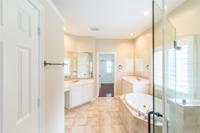 Building Photo - 2026 Arbor Cove