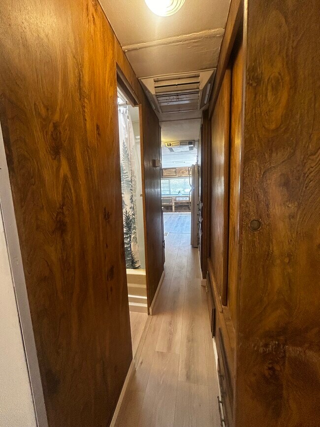 Building Photo - 1120 N Justice Dr