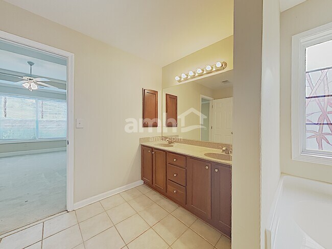 Building Photo - 2116 Benchmark Dr SW
