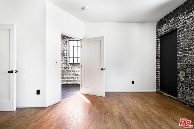 Building Photo - 3020 W Sunset Blvd