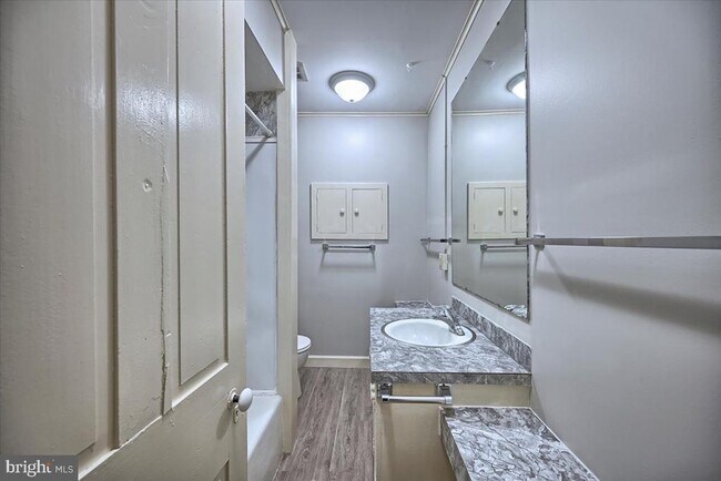 Building Photo - 413 W Louther St