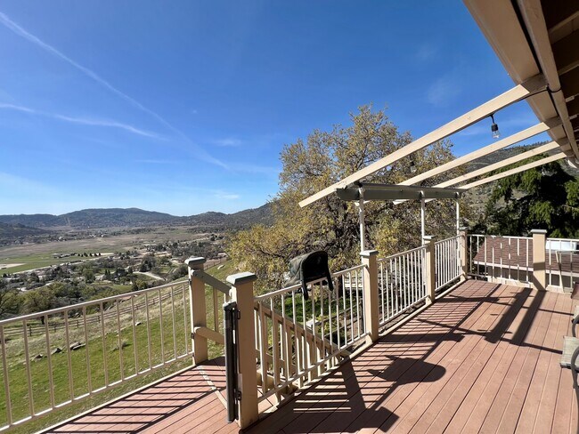 Building Photo - 27030 Oakflat Dr