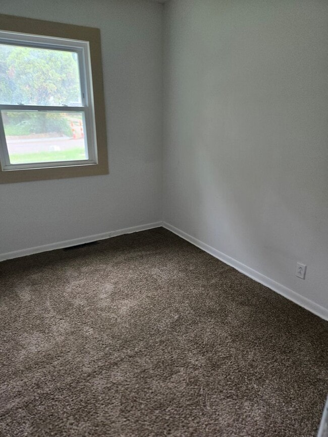 Building Photo - Charming 3 bed 1 bath!