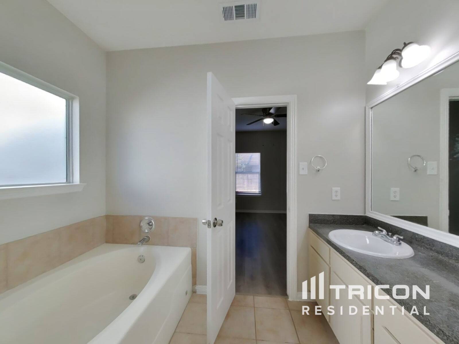 Building Photo - 21214 Peachvine Ln